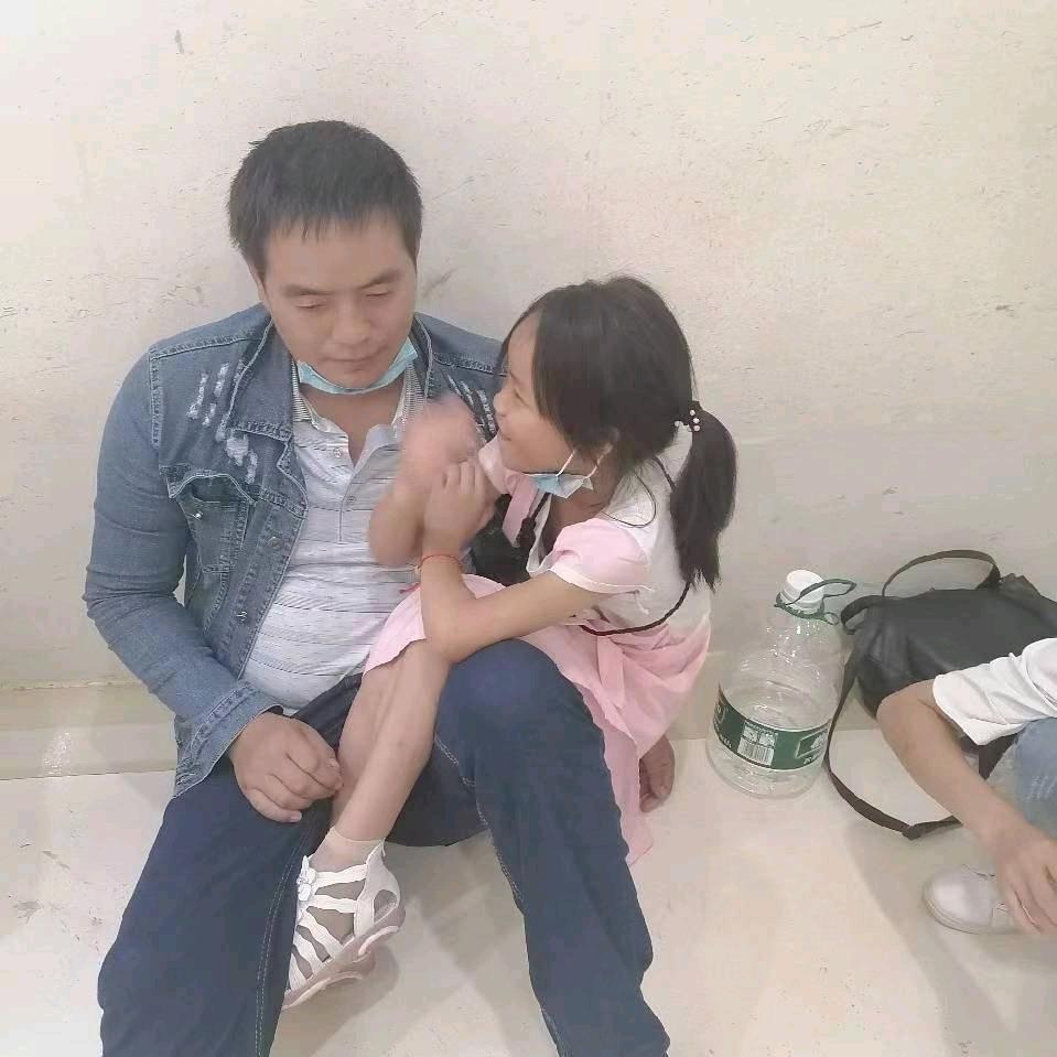 傲立雄吕培官