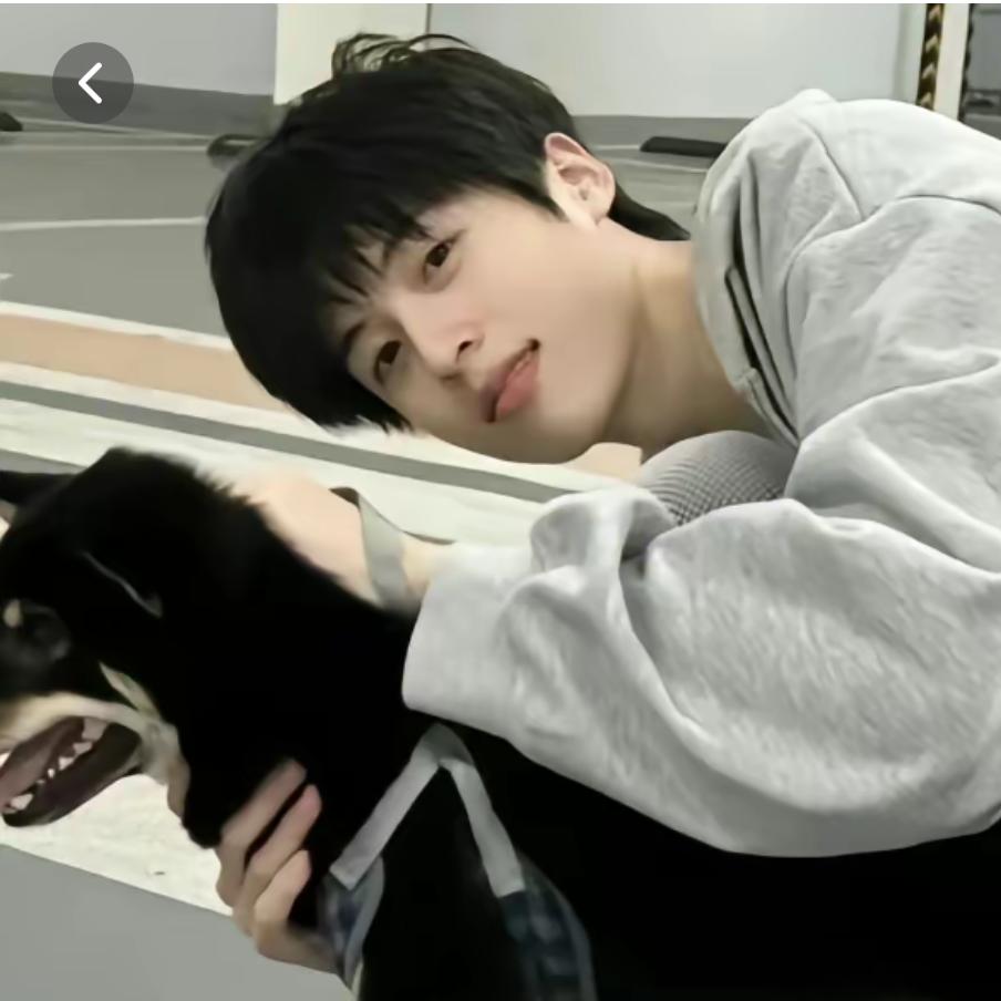 秀秀.
