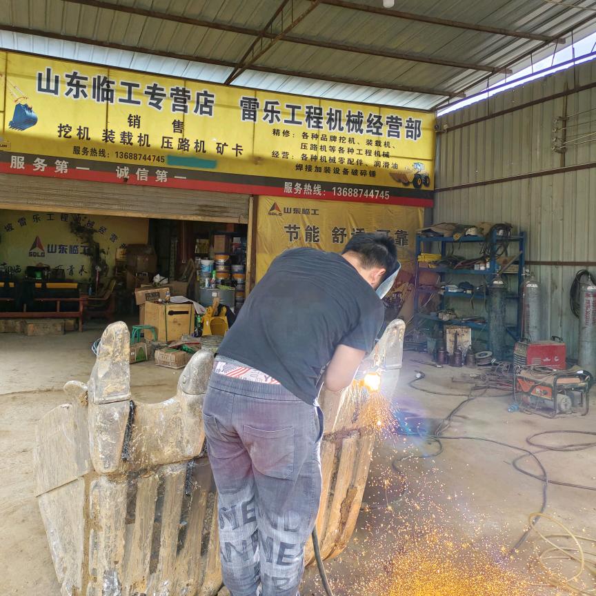 麻栗坡县雷乐工程机械经营部