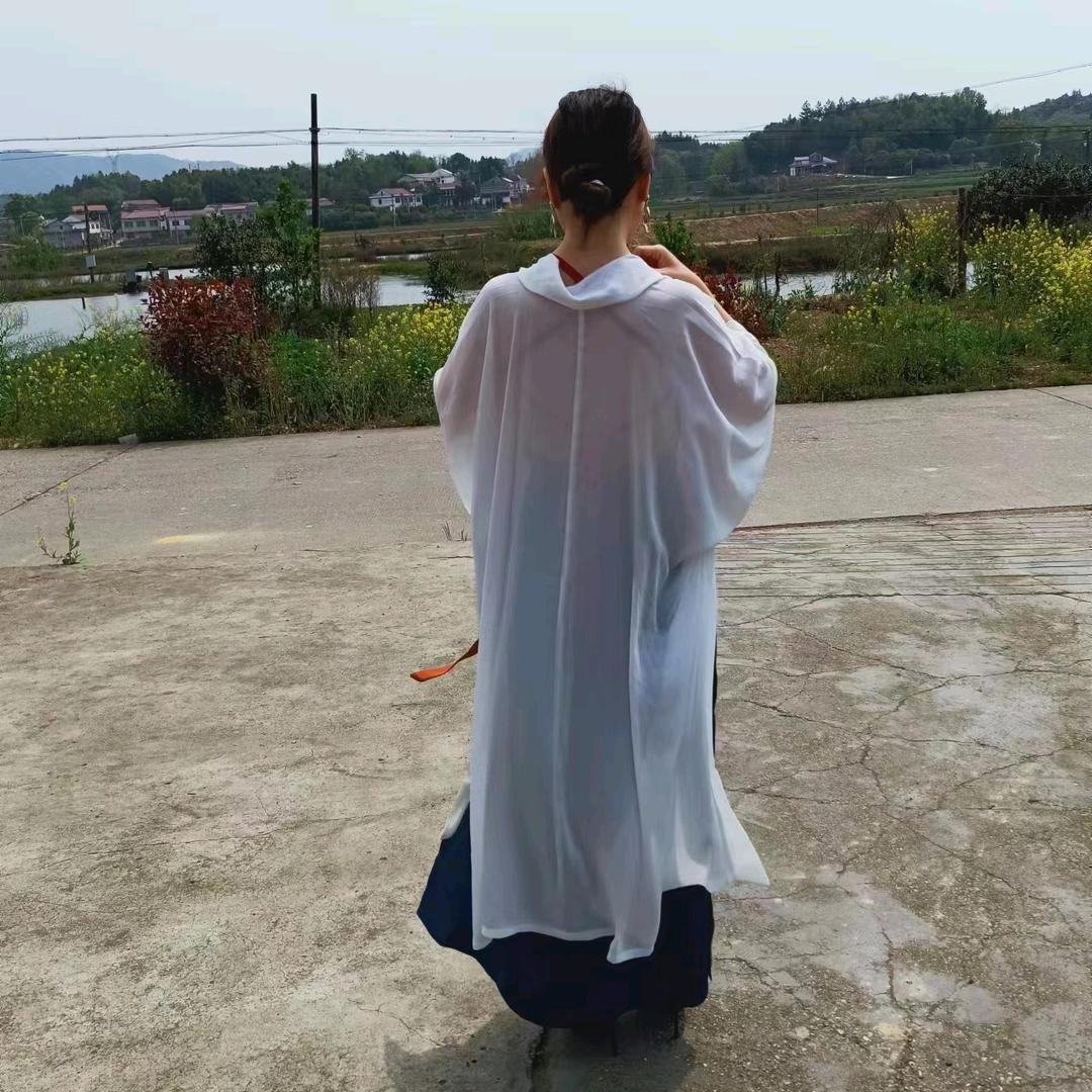 言不由钟女士