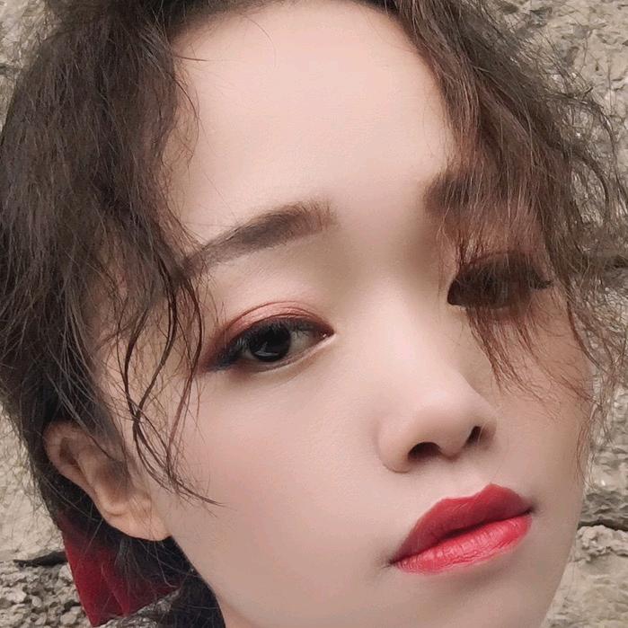 白依