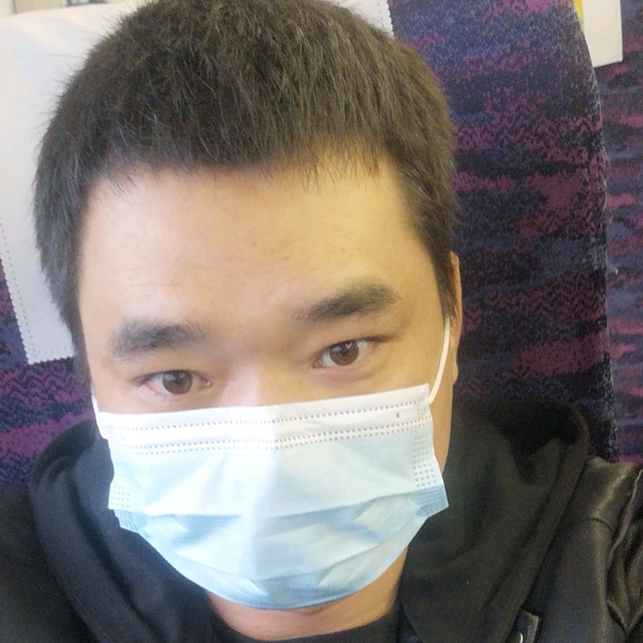 佑鸿服饰-颜正华