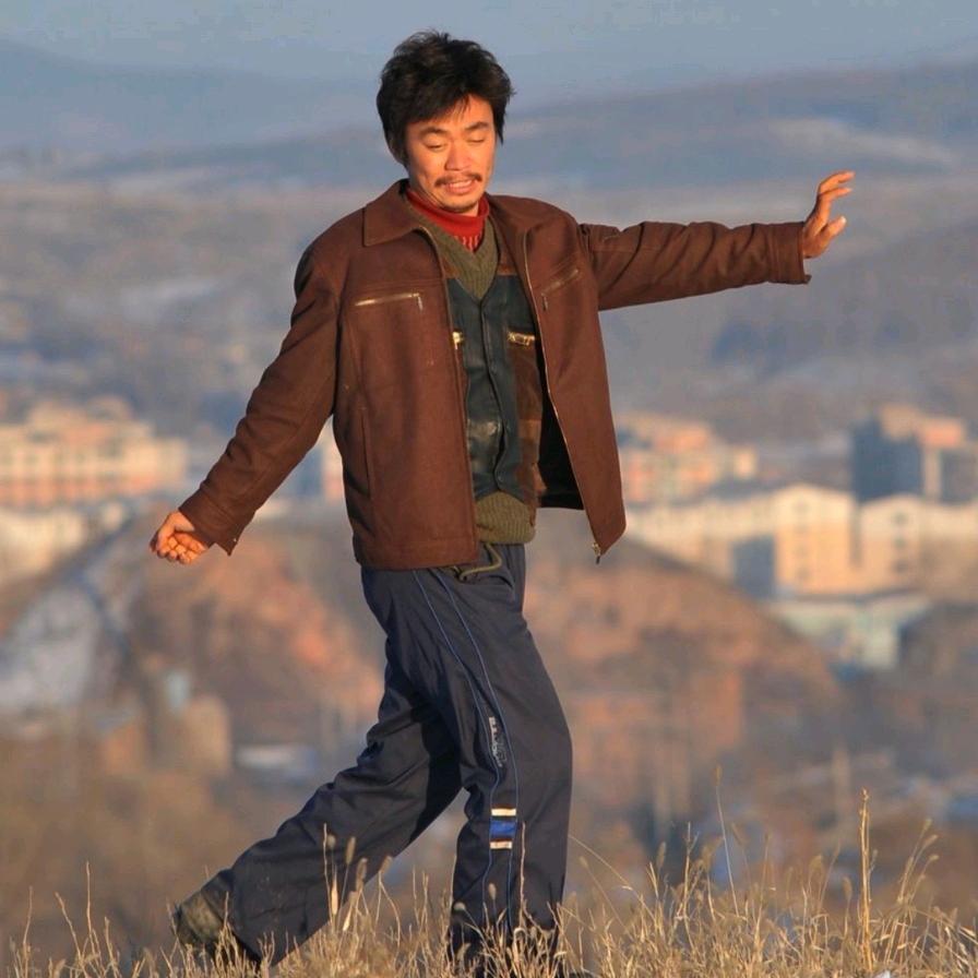 退役00后的小摊