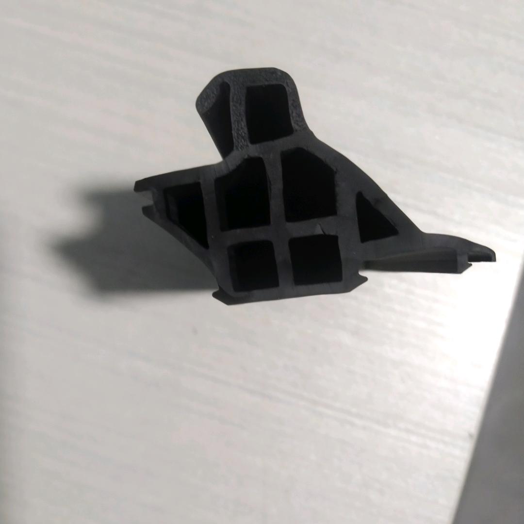 专业三元乙丙胶条，折弯胶条。