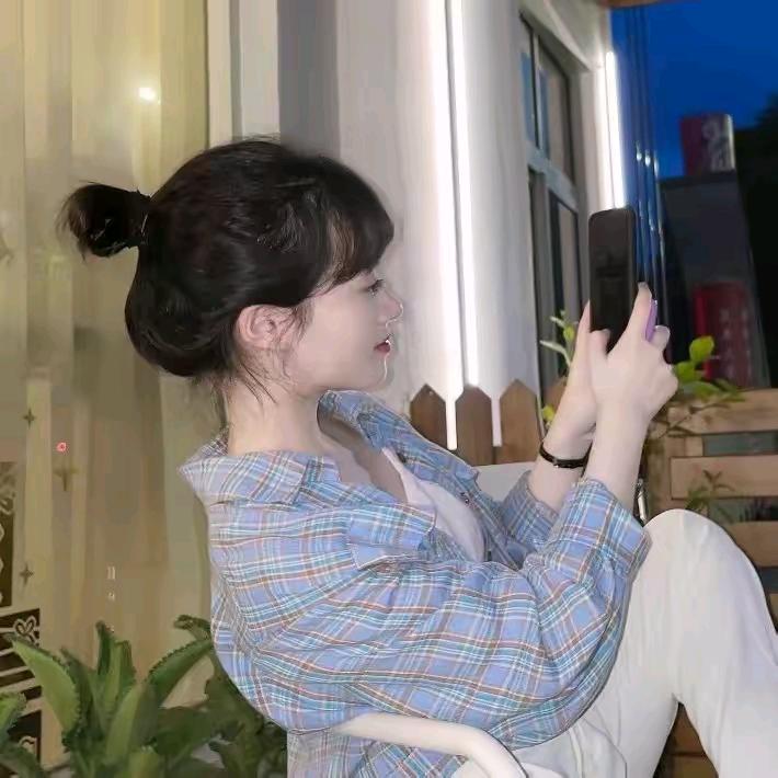 吃馒头追剧
