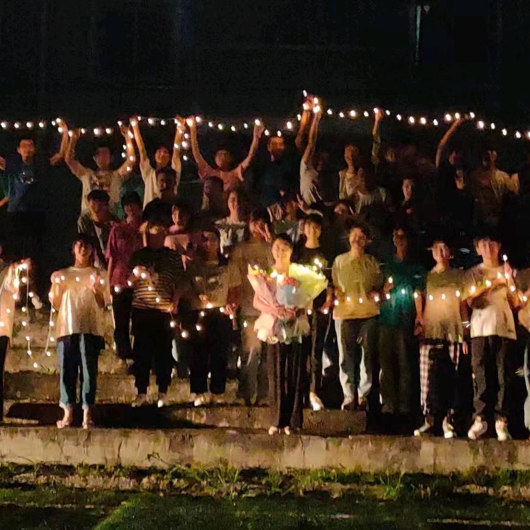 隔壁班的小江老师（语文老师兼班主任）