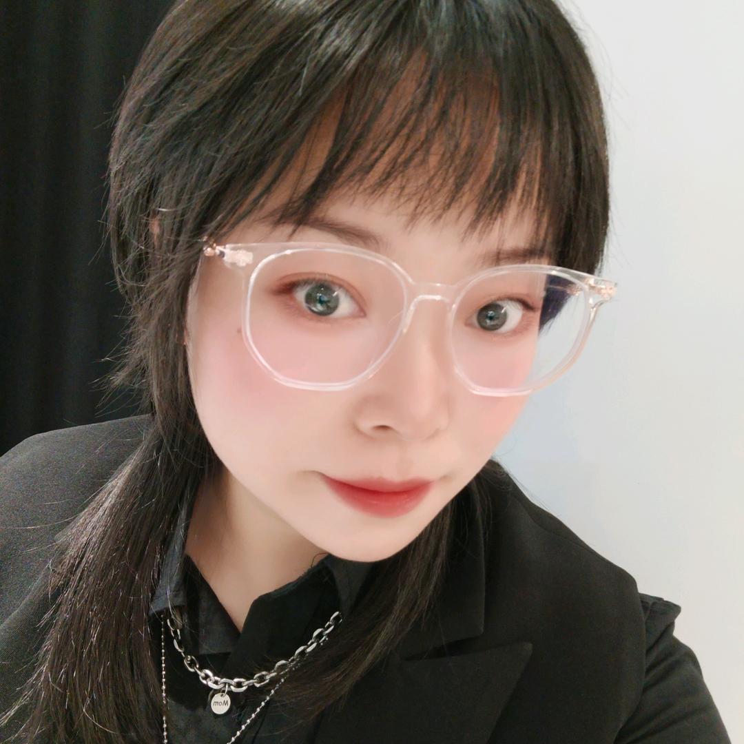 昆明丹霞路服装店