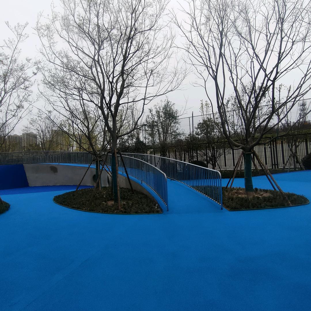 体育施工秦