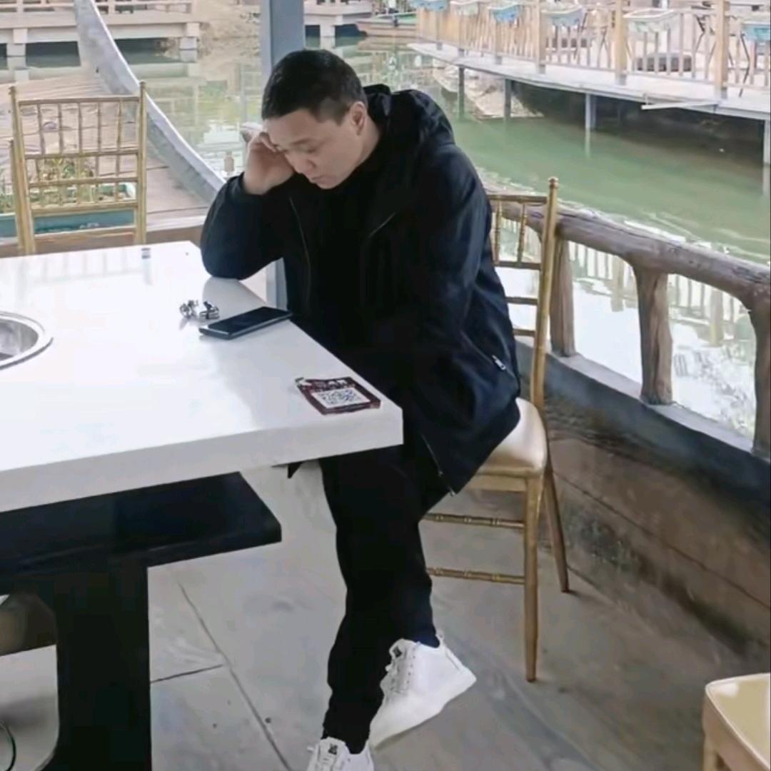 向钱看，向厚赚