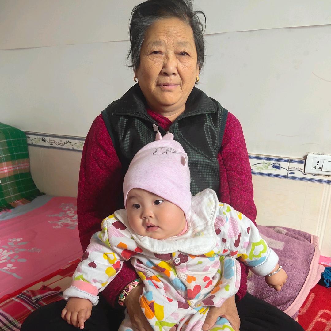 草莓妈妈😚