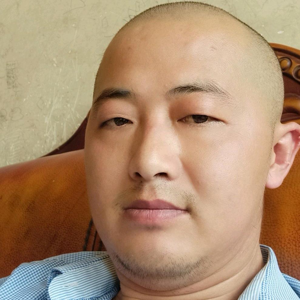 金色水杯