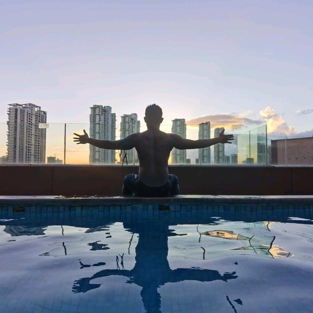 帅呆了的游泳教练