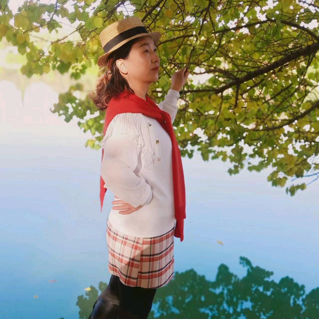 基地四区阳光纹绣精剪染烫理发店