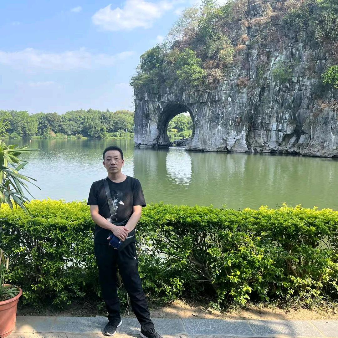 佳$炀  在游玩的路上