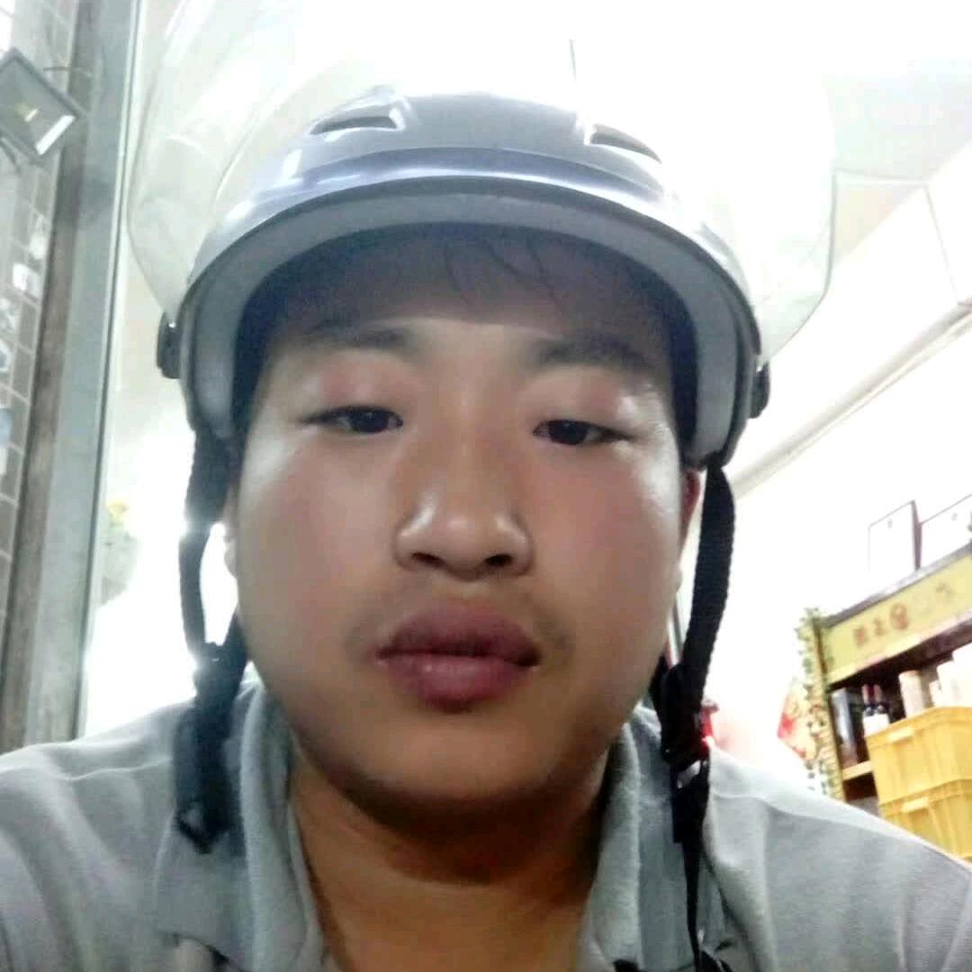 白头发的小伙子