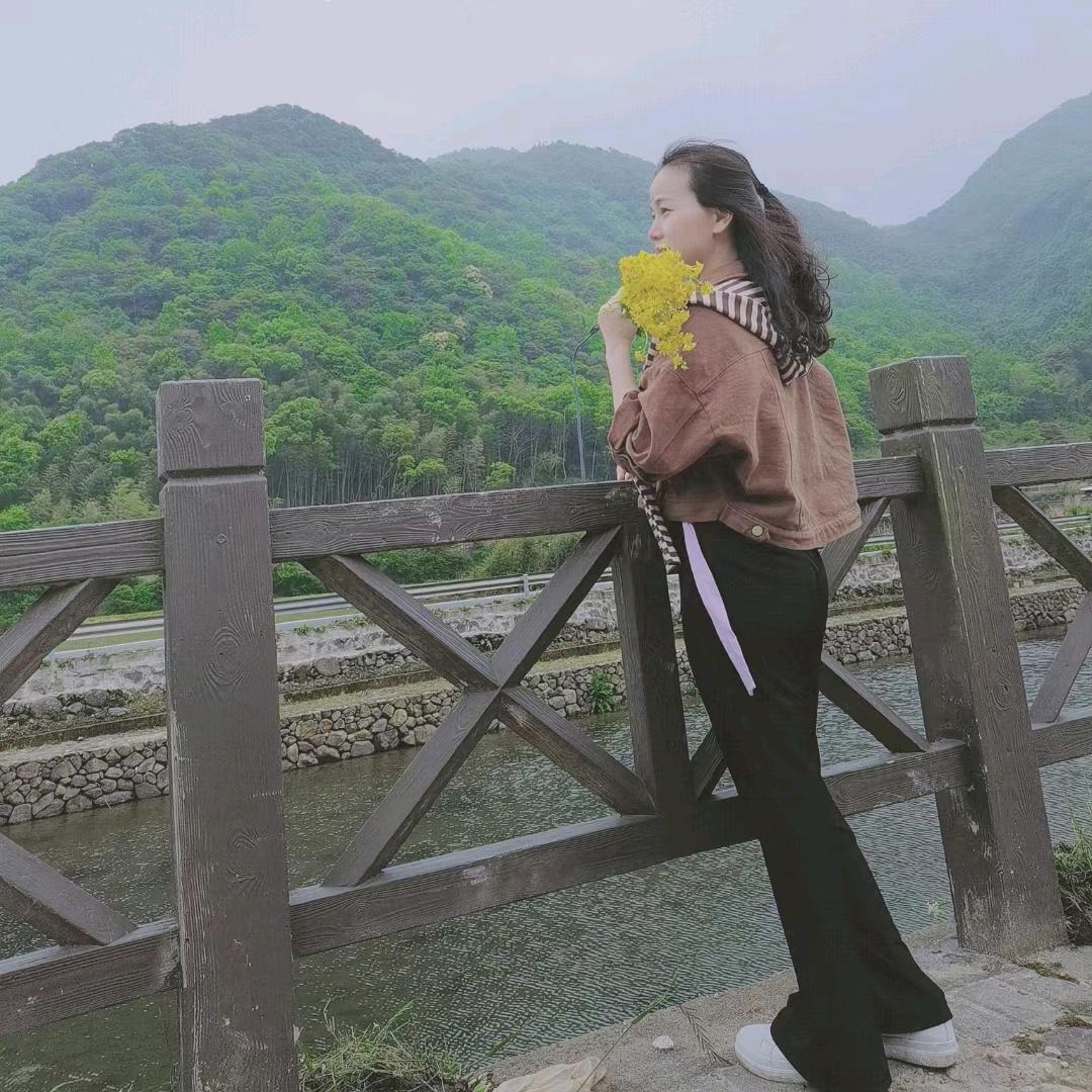 隆昌达巴童装    燕燕