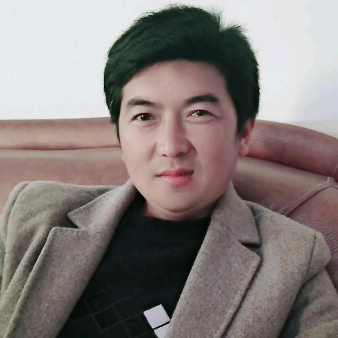 嘴角、滑落一抹沧桑