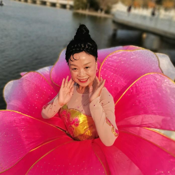 英姿爱舞蹈