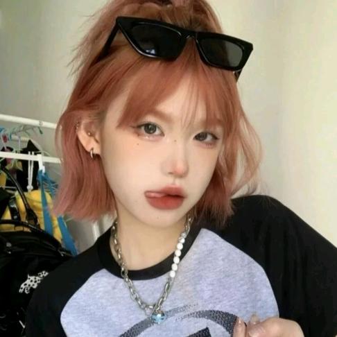 木木的白.