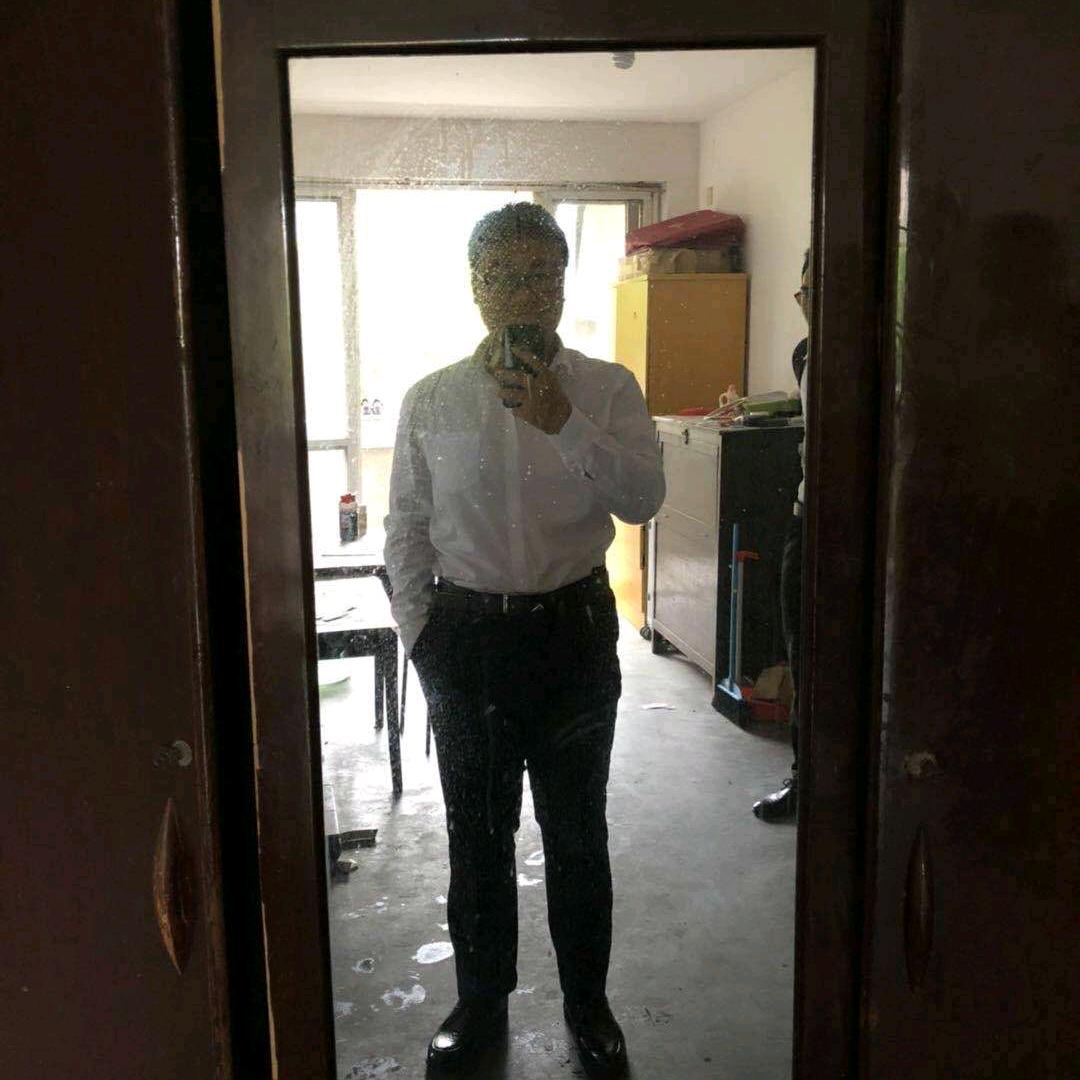 飞翔中的小小鸟