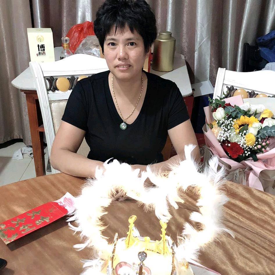 李女士富阳城东城市场卖肉11号摊位