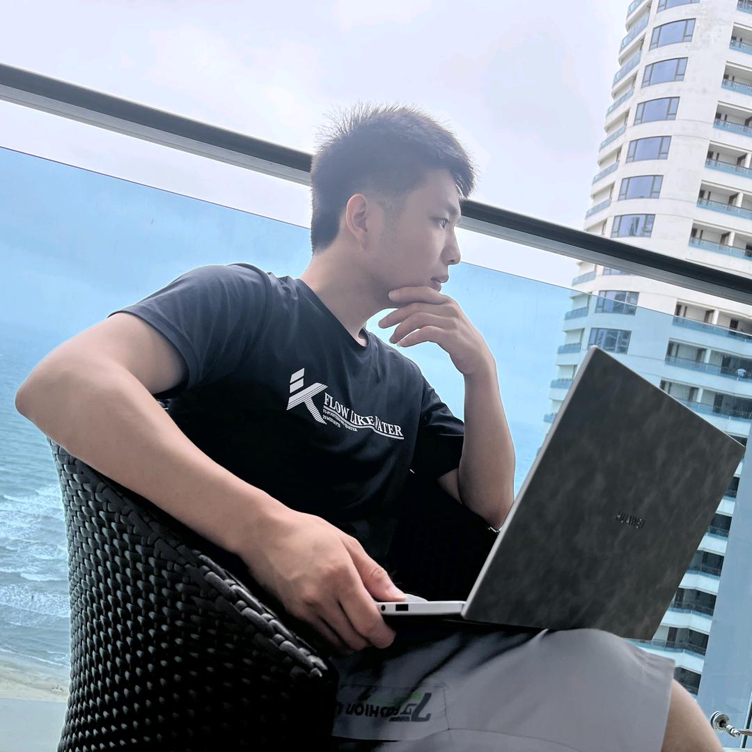 阳光下的小草🌿