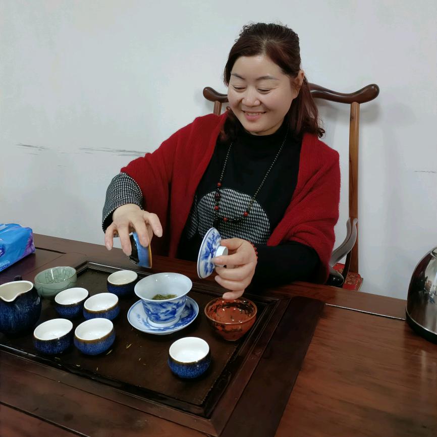 卖洁具窗帘墙布的小姐姐