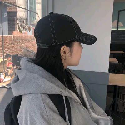 乌鸦与麻雀