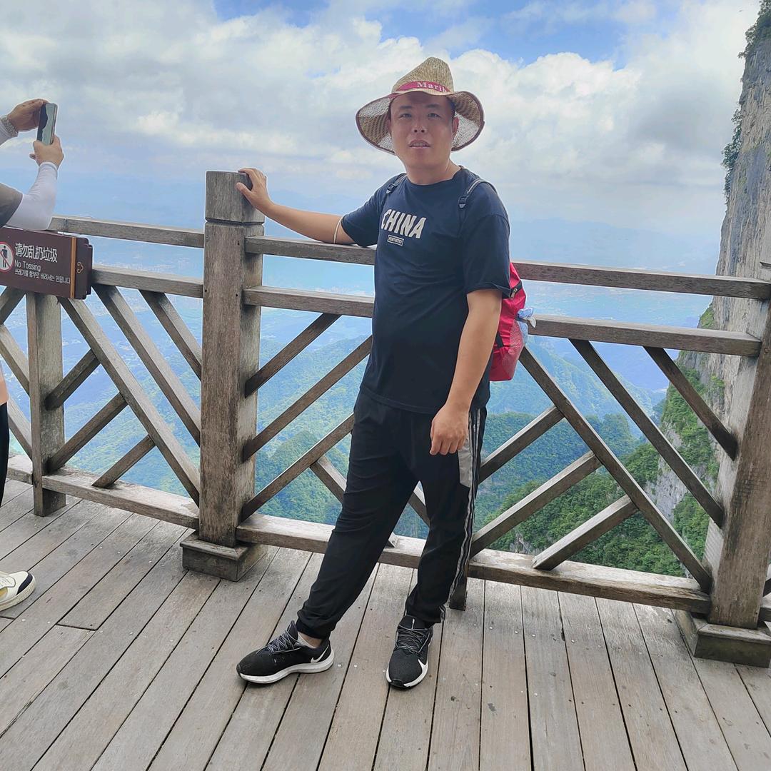 微山湖的刘志强逮鱼