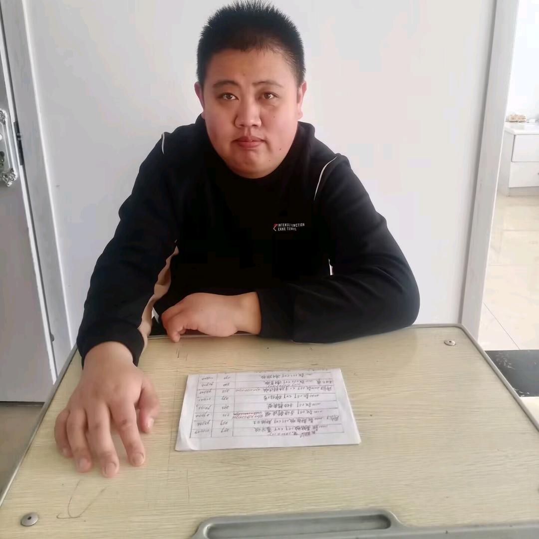 十字路口，继续向前走