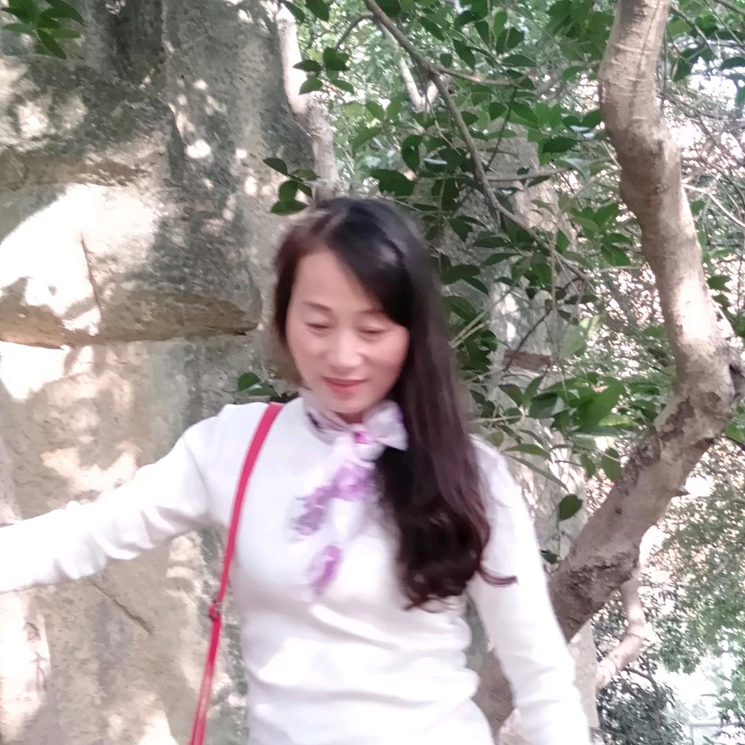 水清莲香