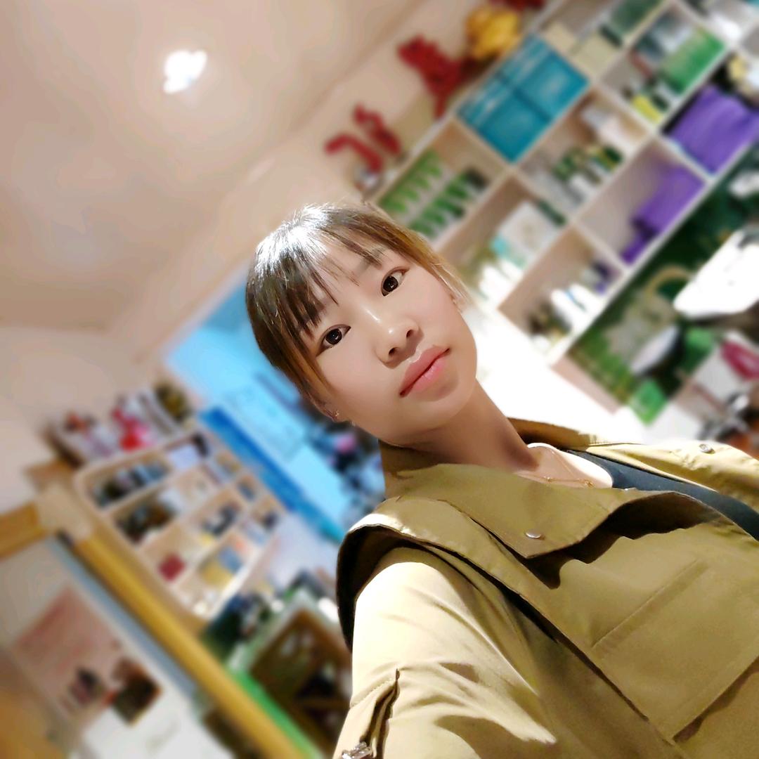 龙彩曦