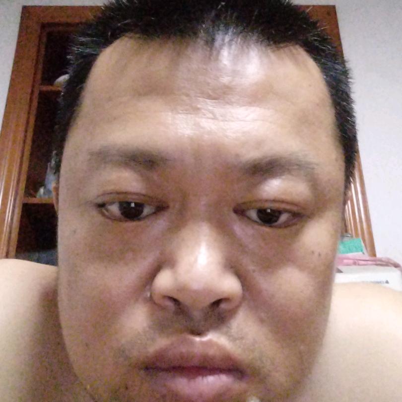 一直在奔波的老男人