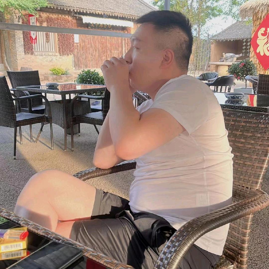 低调