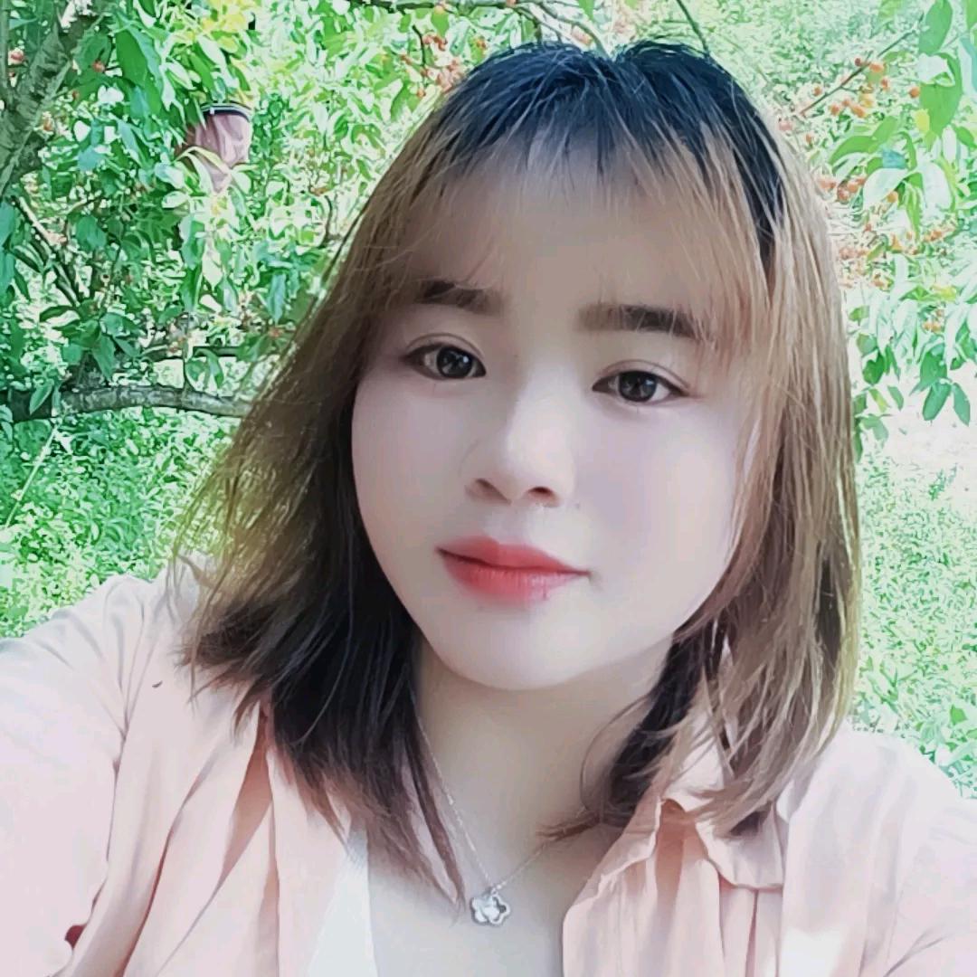 @何津彤