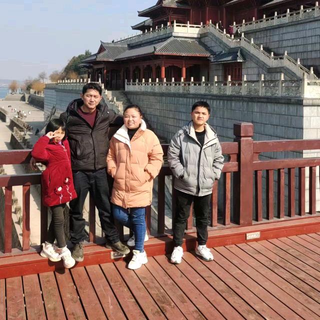 压不垮的80后