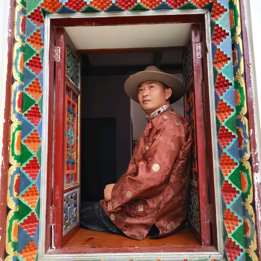 成都云游租车商务旅游包车