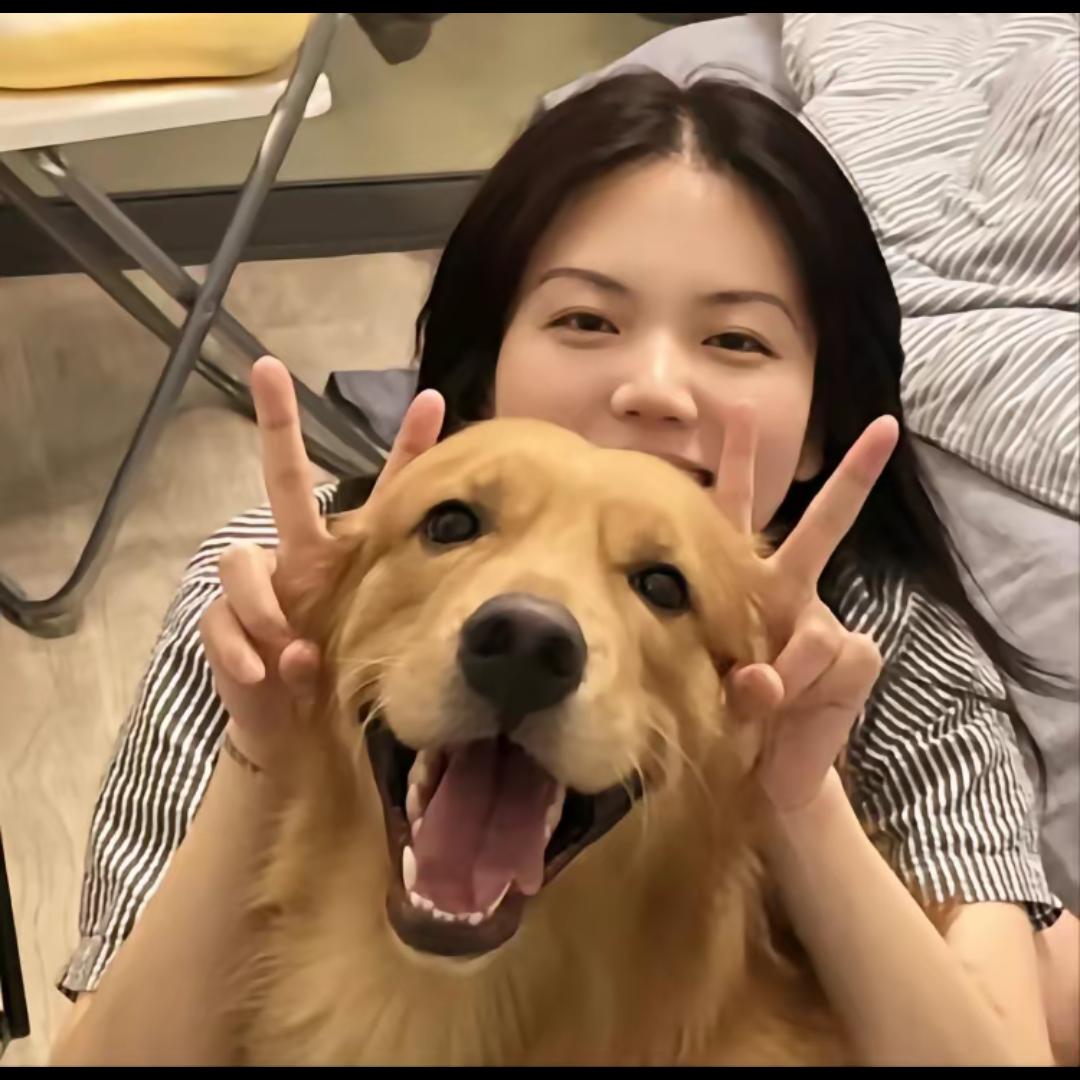 悦悦.