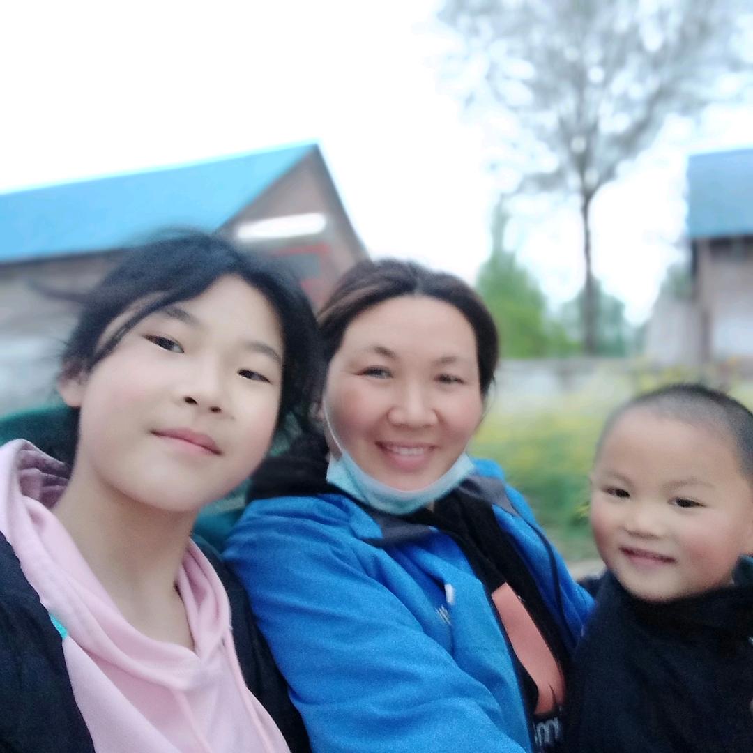 罗庄小鸟专买店啃吃嘴的羊