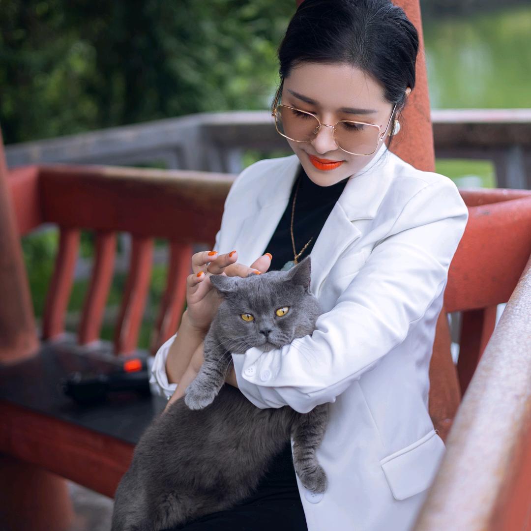 专搞变美的铃儿
