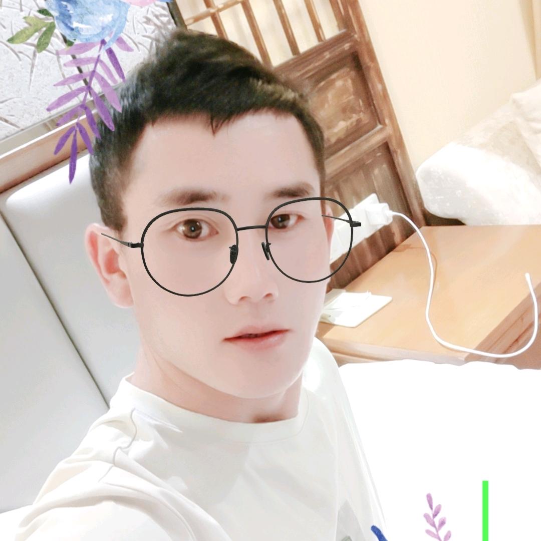 龍嘴咬着鳯舌头龍鳯呈祥
