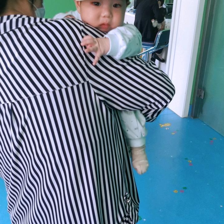 牵你的左手