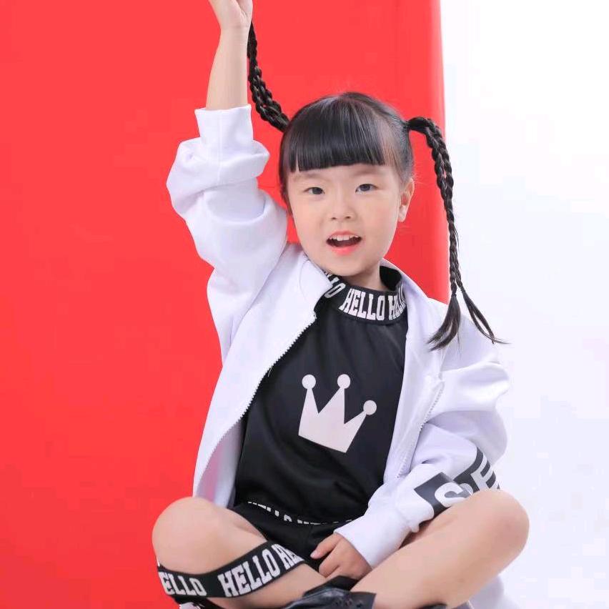 爱跳舞的李佳木子