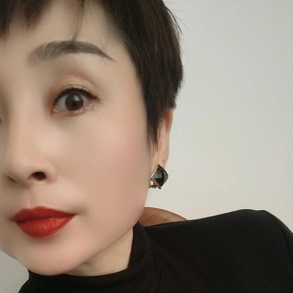 㣻罖