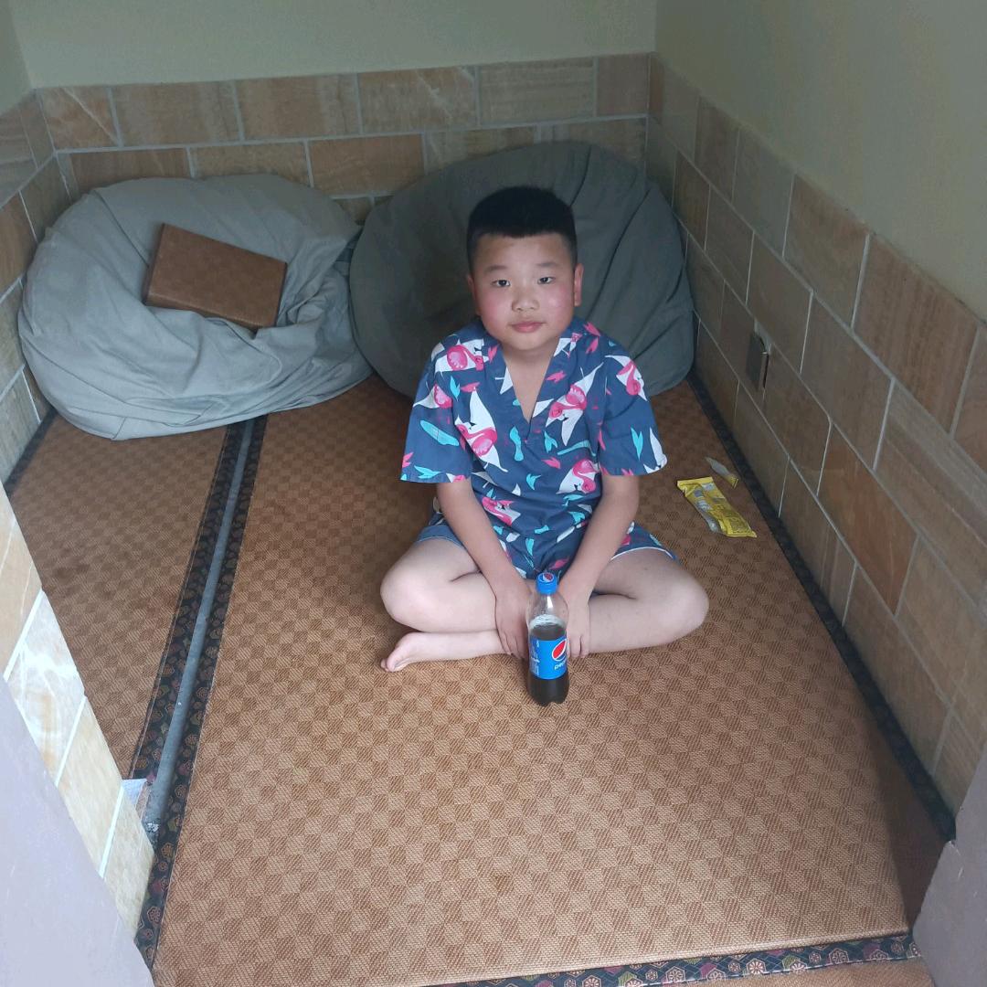 李X