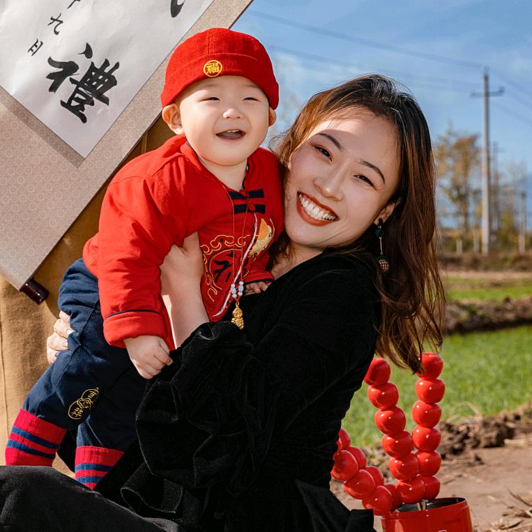 张然(光头张姑娘）