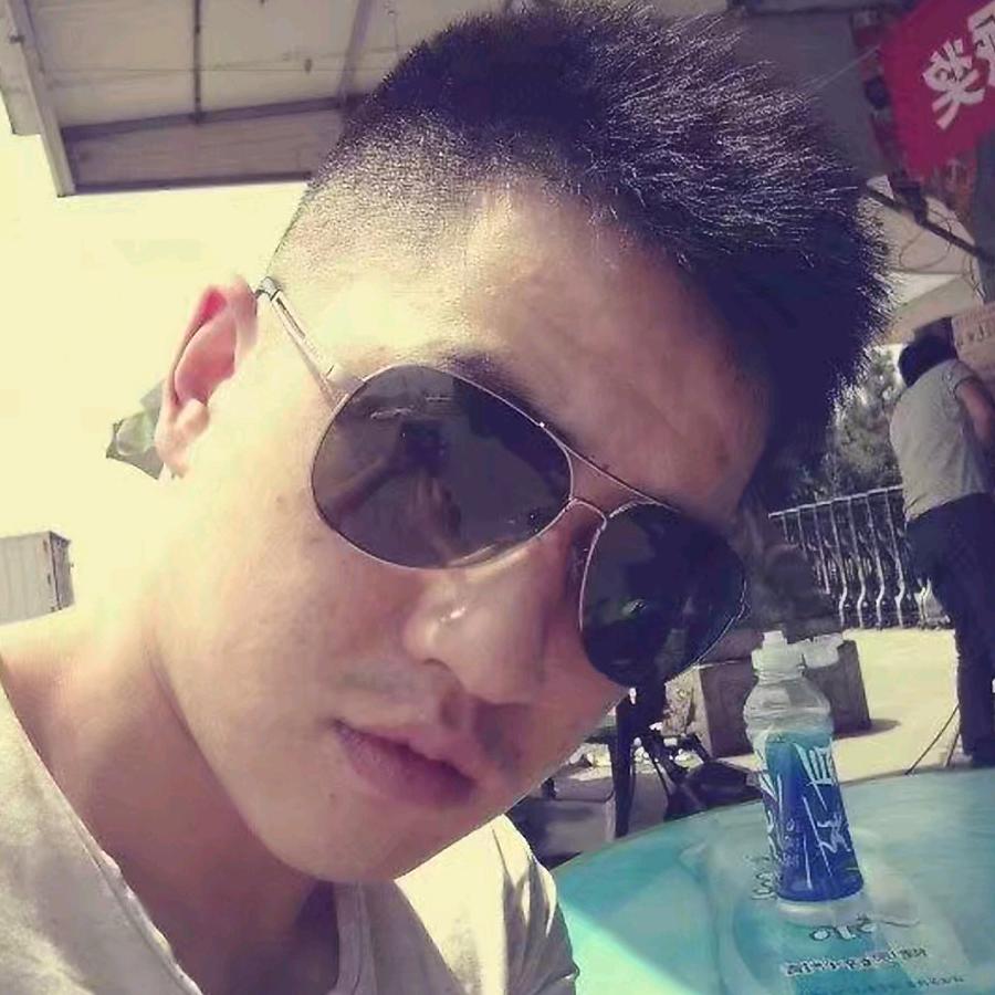 虎哥【在工地吊顶】
