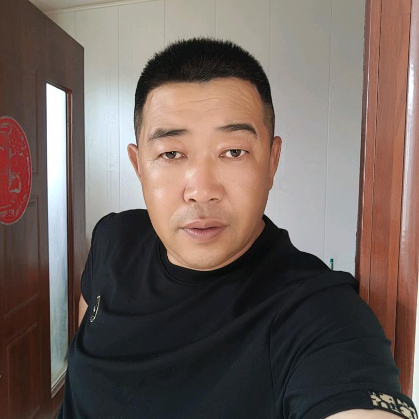 村南头那个小伙子