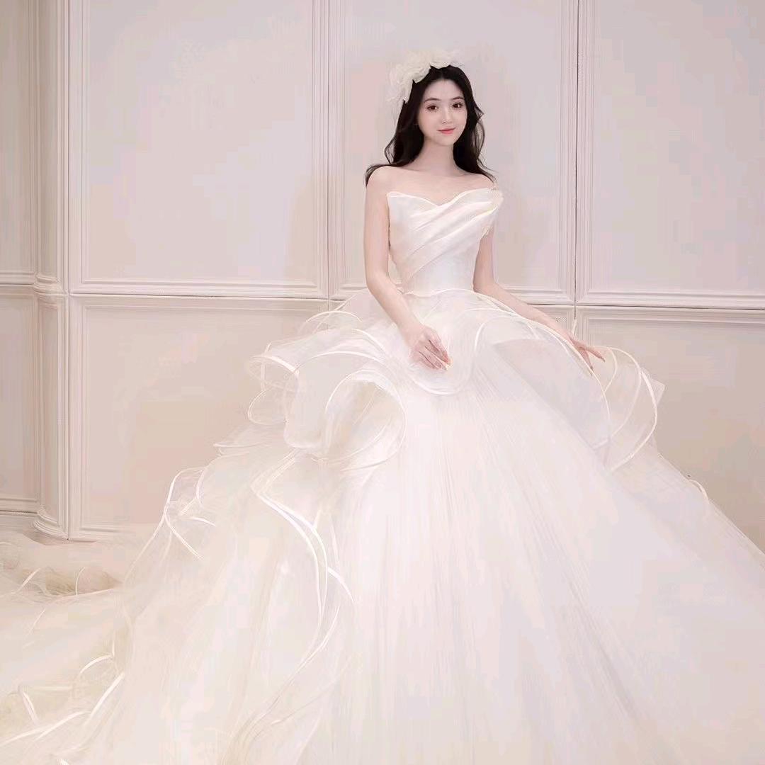 唯爱婚纱礼服馆（玲玲）