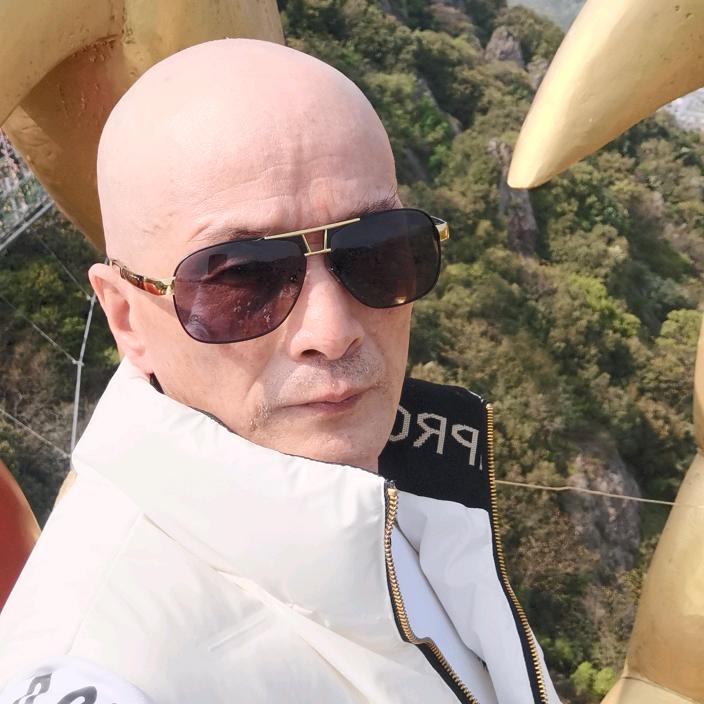 yj晃就佬ie
